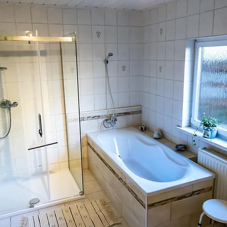 Berg-glueck, Ruhige Lage Mit Garten *